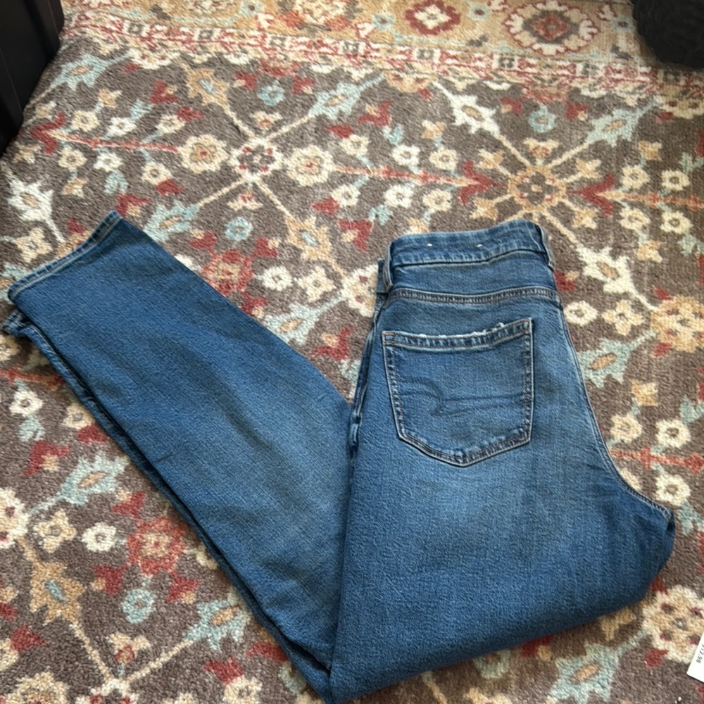 American eagle strigid jeans